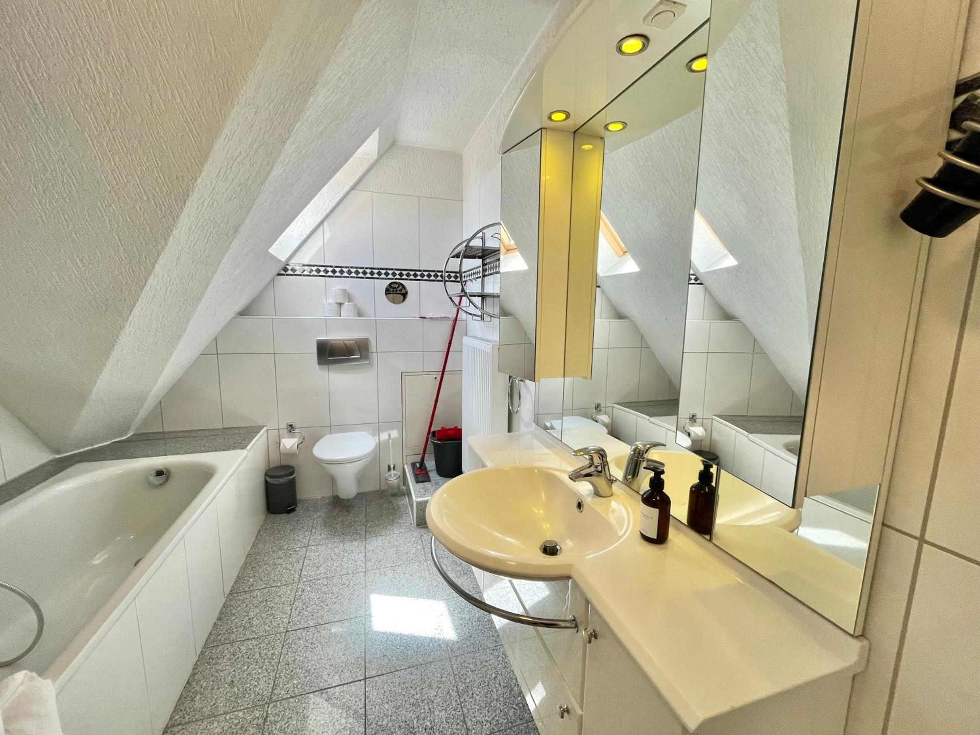 Guesthouse Bielefeld - Brake Ngoại thất bức ảnh